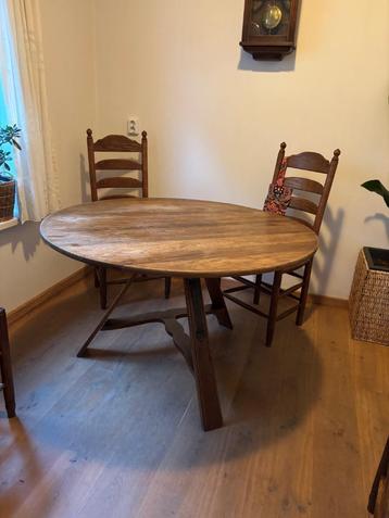 Eikenhouten, ronde, klaptafel beschikbaar voor biedingen
