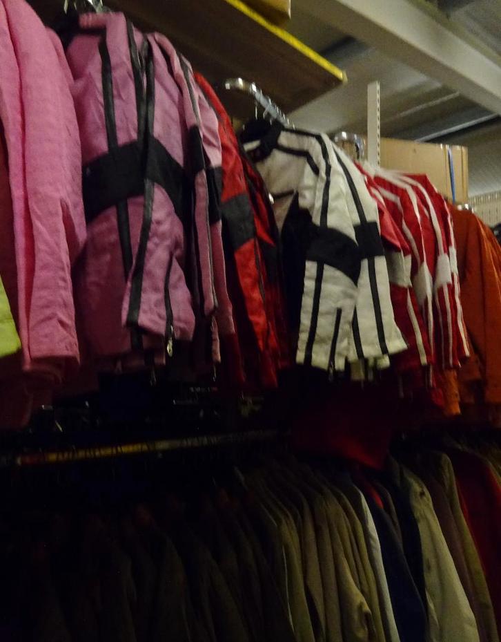 NIEUW Partijtje van 1000 stuks kwaliteit kleding voor Dames,, Kleding | Dames, Dames-kledingpakketten, Nieuw, Maat 42/44 (L), Ophalen of Verzenden