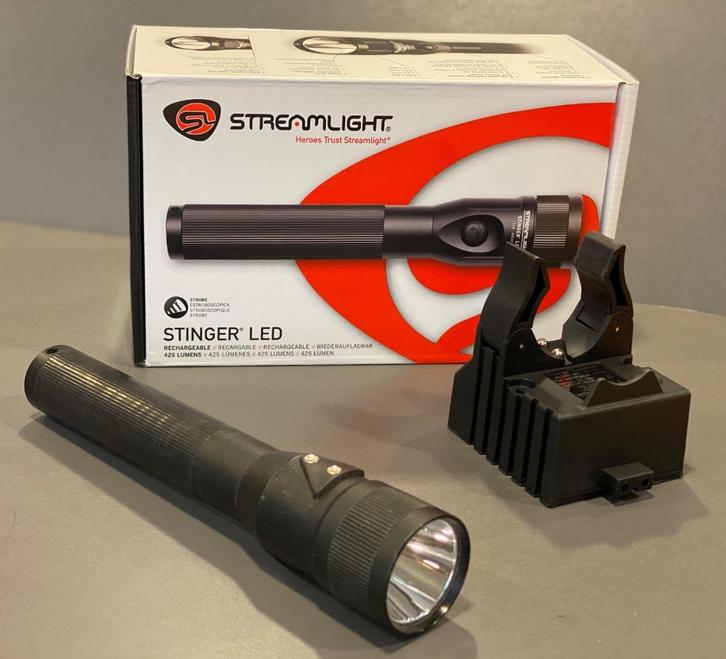 Streamlight Stinger LED Zaklamp oplaadbaar met 230V, Caravans en Kamperen, Zaklampen, Zo goed als nieuw, Batterij, Verzenden