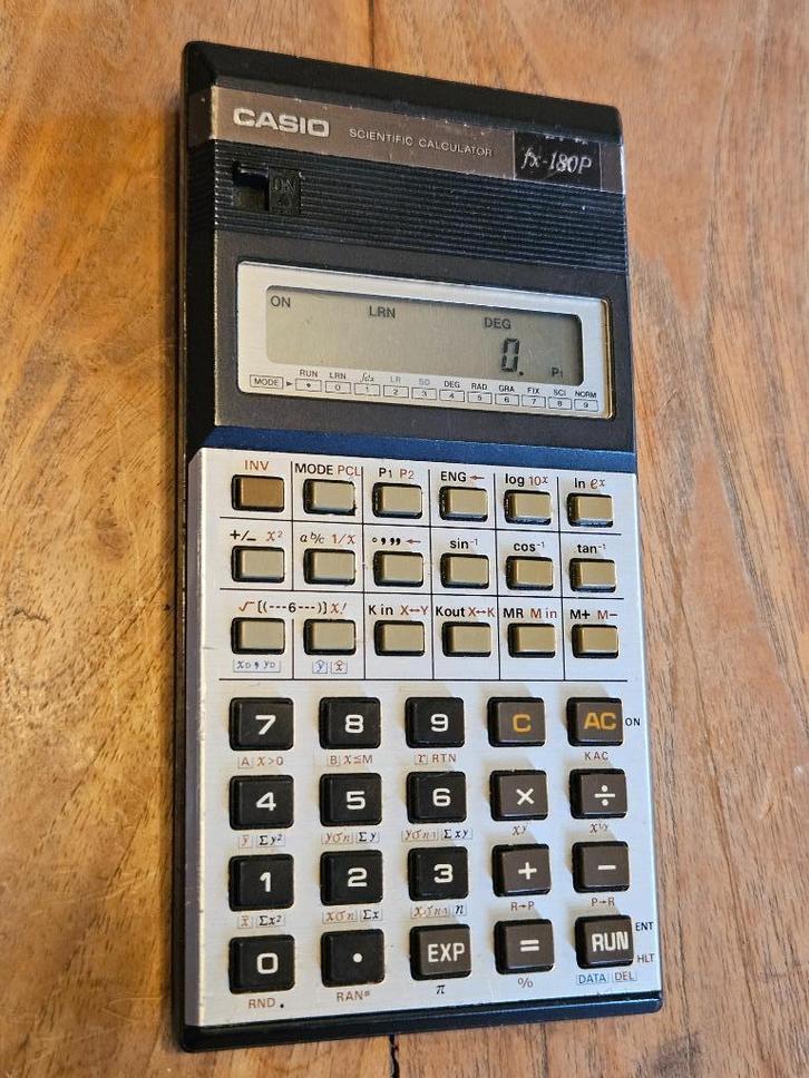 Casio fx-180P Wetenschappelijke Rekenmachine – 80s Vintage, Diversen, Rekenmachines, Gebruikt, Ophalen of Verzenden