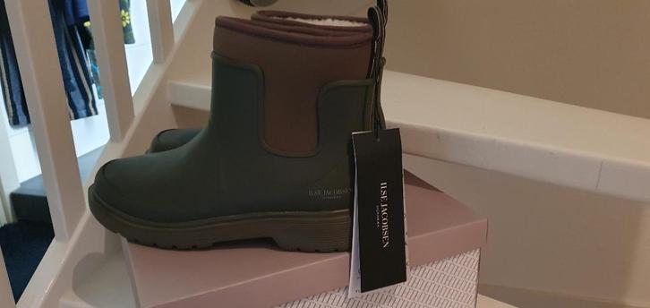 NIEUW Ilse Jacobsen Hornbaek regenlaarzen army maat 40, Kleding | Dames, Schoenen, Nieuw, Regenlaarzen, Groen, Ophalen of Verzenden