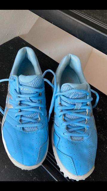 ZGAN Asics hockeyschoenen dames maat 39,5 beschikbaar voor biedingen