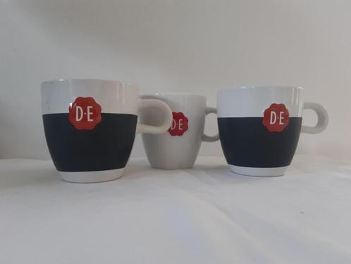 Douwe Egberts: 3 grote cappucino mokken, Huis en Inrichting, Keuken | Servies, Gebruikt, Kop(pen) en/of Schotel(s), Overige stijlen