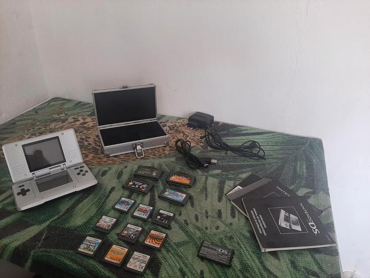 Nintendo DS Phat Zilver - Collectors Set NIEUWSTAAT!, Spelcomputers en Games, Spelcomputers | Nintendo Game Boy, Nieuw, Overige modellen