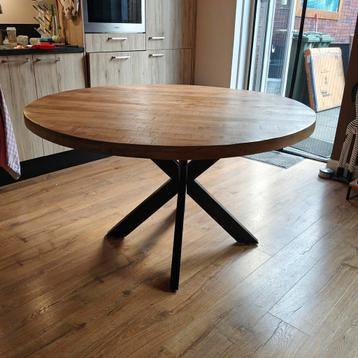 Nieuwe ronde mangohouten eettafel 130cm met zwarte spinpoot1 beschikbaar voor biedingen