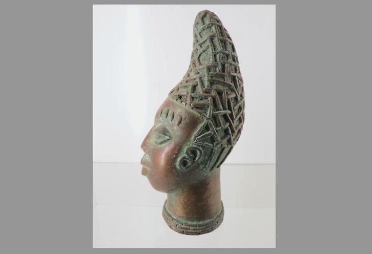 Oud bronzen Benin buste Iyoba Idia (250927-01), Antiek en Kunst, Kunst | Niet-Westerse kunst, Ophalen of Verzenden
