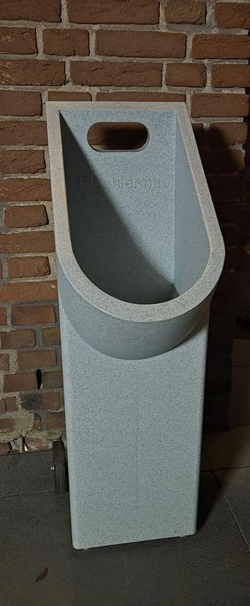 Plaszuil TE HUUR beschikbaar voor biedingen