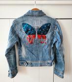 Vingino spijkerjasje met vlinder applicatie (maat 116), Meisje, Overige typen, Ophalen of Verzenden, Zo goed als nieuw