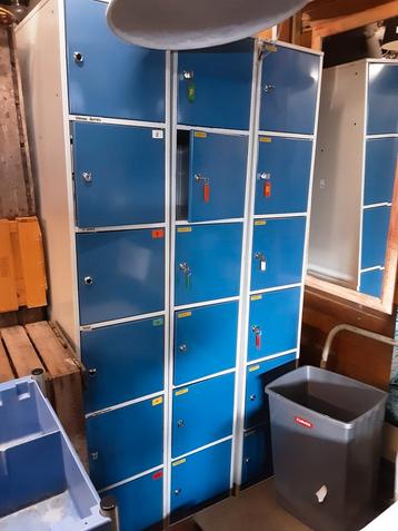 Blauwe Lockerkast - Handig en Praktisch! beschikbaar voor biedingen