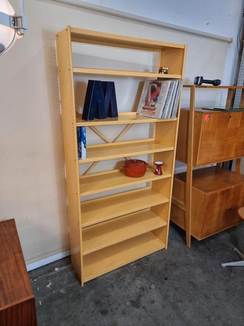 Vintage boekenkast metaal geel jaren 80, Huis en Inrichting, Kasten | Boekenkasten, Zo goed als nieuw, 50 tot 100 cm, Minder dan 100 cm