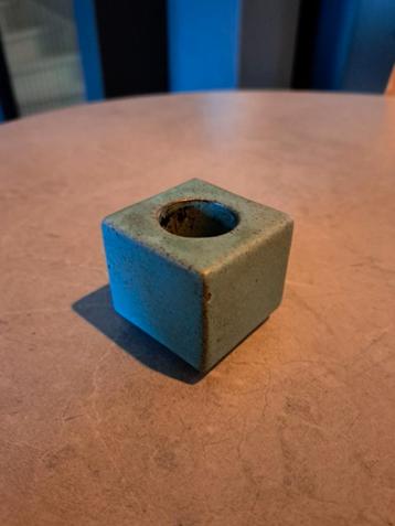 Kubus kandelaar van keramiek, Cor Unum design stijl beschikbaar voor biedingen