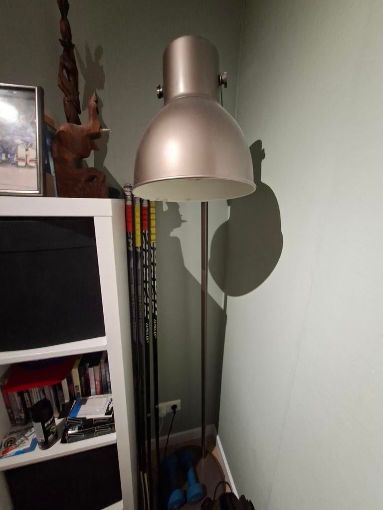 Ikea Hektar industriële staande lamp - brons, 181cm hoog, Gebruikt, Ophalen of Verzenden, Metaal, 150 tot 200 cm