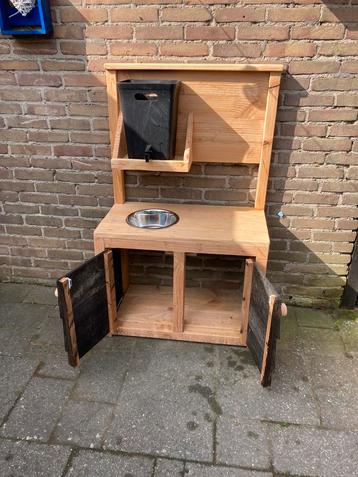 Douglas houten speelkeuken beschikbaar voor biedingen