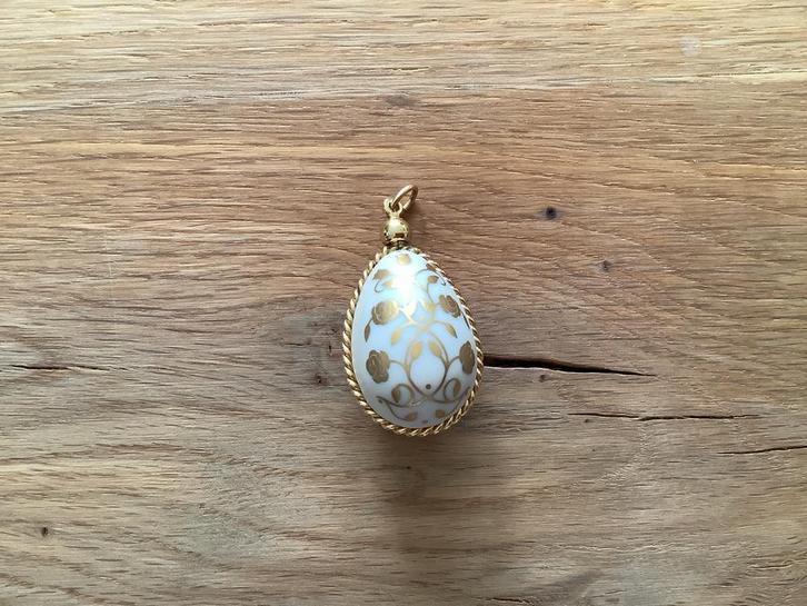Ei Hanger, Sieraden, Tassen en Uiterlijk, Kettingen, Zo goed als nieuw, Overige materialen, Wit, Met hanger, Ophalen of Verzenden