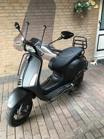 Vespa sprint notte  beschikbaar voor biedingen