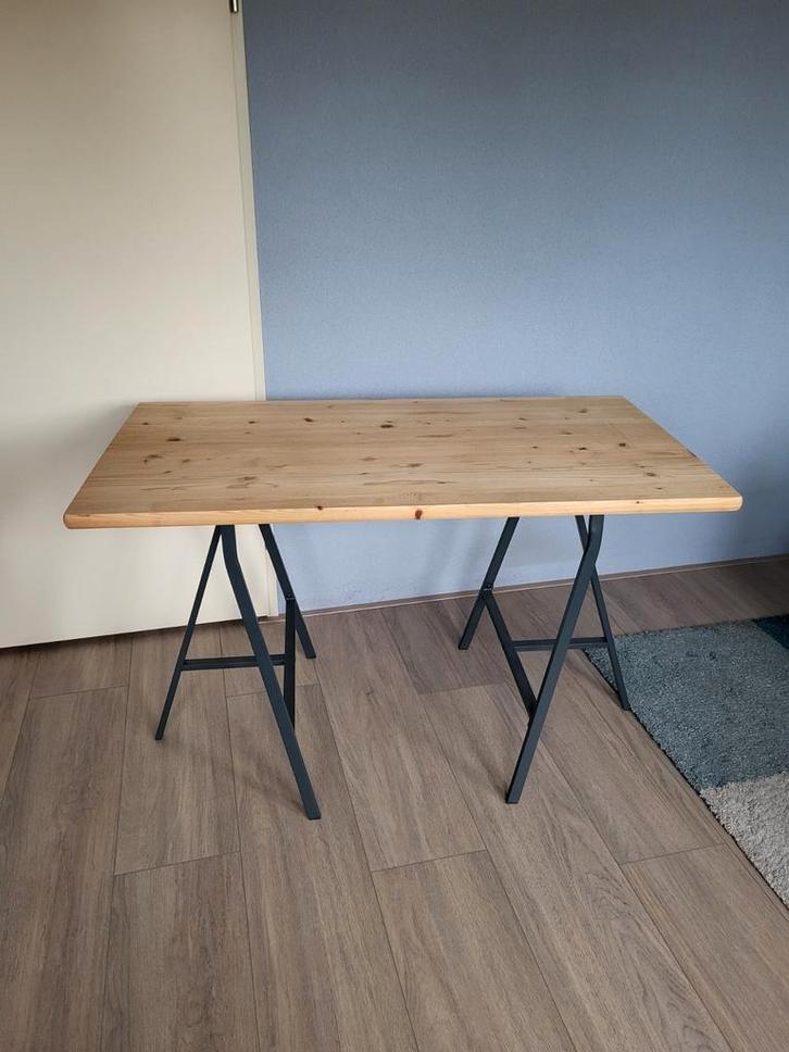 Bureau met stalen schragen 64 x 120 cm, Huis en Inrichting, Bureaus, Zo goed als nieuw, Ophalen