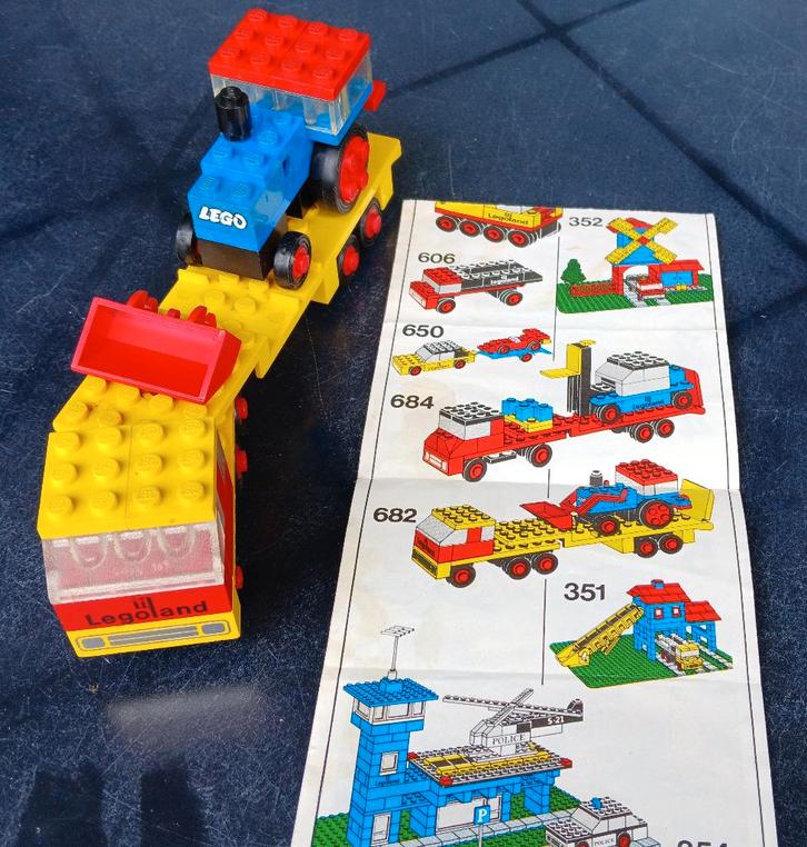 Lego 682 Low loader and tractor uit 1971, Kinderen en Baby's, Speelgoed | Duplo en Lego, Gebruikt, Lego, Complete set, LEGOLAND