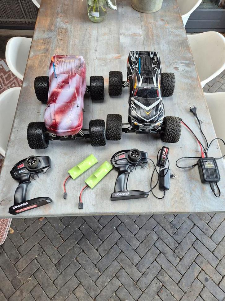 2X Traxxas Stampede 2wd.   4 bijna nieuwe accu's, Hobby en Vrije tijd, Modelbouw | Radiografisch | Auto's, Gebruikt, Auto offroad