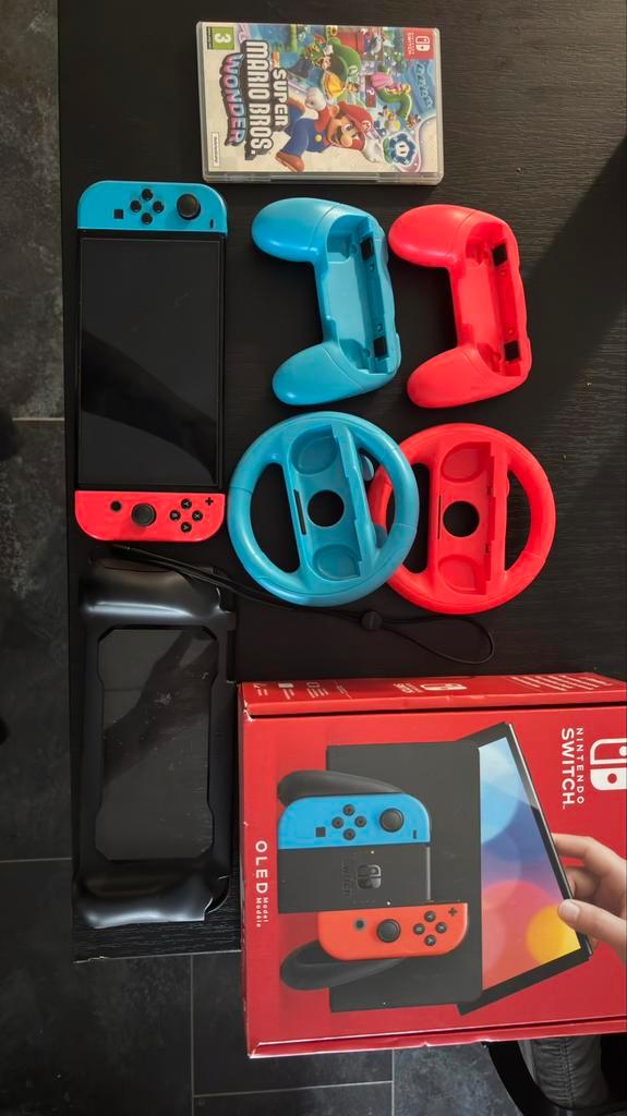 Nintendo Switch OLED + spel + assosoires, Spelcomputers en Games, Spelcomputers | Nintendo Switch, Zo goed als nieuw, Switch OLED