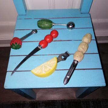 Leuk setje fruit en groenten snijders beschikbaar voor biedingen