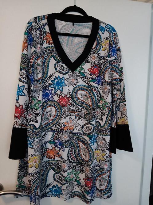 Te Koop: PLUS BASICS Tuniek,  mt 46. Travelstof.  (J-72), Kleding | Dames, Grote Maten, Zo goed als nieuw, Blouse of Tuniek, Zwart
