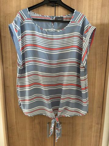 Lichtblauw/koraal gestreepte top beschikbaar voor biedingen