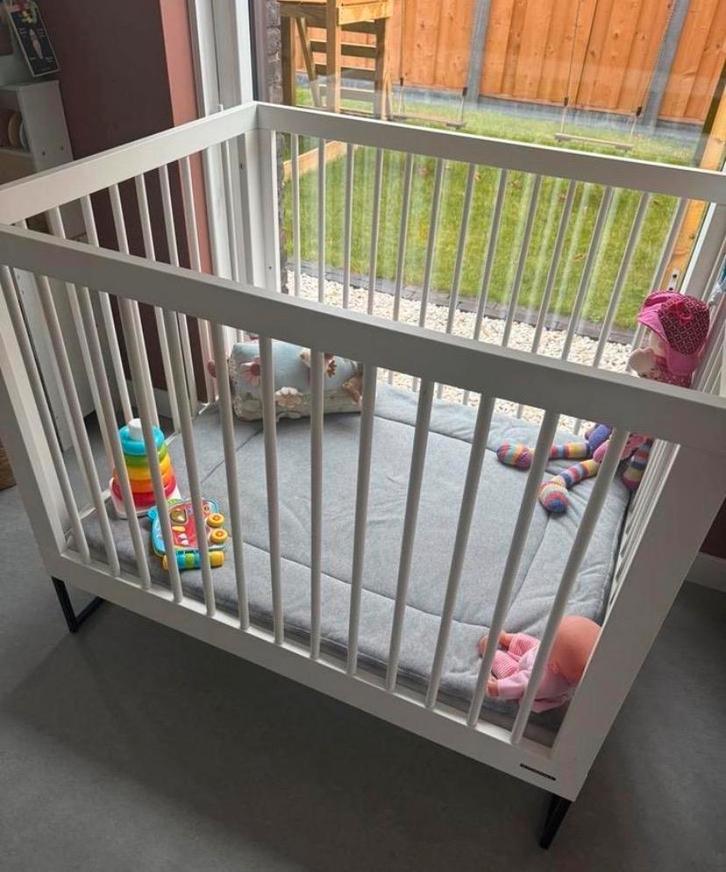 Kidsmill Modular Box Wit + Matras en Kleed, Kinderen en Baby's, Boxen, Zo goed als nieuw, Vierkant, In hoogte verstelbaar, Boxkleed