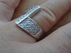 zilveren brede design ring met steentjes [469], Verzenden, Zo goed als nieuw, 17 tot 18, Dame