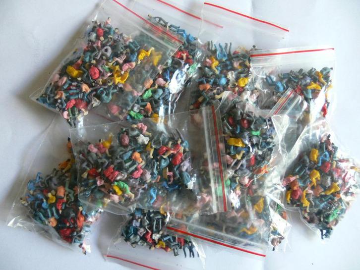 100 zittende figuren voor HO, Hobby en Vrije tijd, Modeltreinen | H0, Nieuw, Overige typen, Gelijkstroom of Wisselstroom, Overige merken