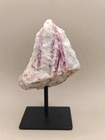Ruwe roze toermalijn in kwarts – 644 g op standaard Brazilië beschikbaar voor biedingen