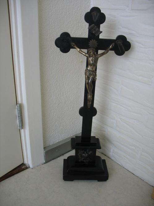 kruisbeeld op sokkel, Antiek en Kunst, Antiek | Religie, Ophalen of Verzenden