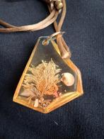 Vintage halssieraad lucite resin, Overige materialen, Ophalen of Verzenden, Zo goed als nieuw, Overige kleuren