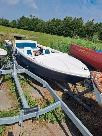 Speedbootje 4m met trailer. Visbootje met trailer. beschikbaar voor biedingen
