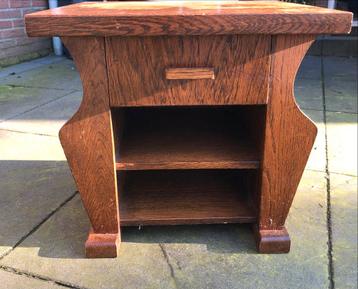 Donker Eiken Houten Lectuur/ Bijzettafel met Lade beschikbaar voor biedingen