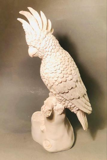 Witte kakatoe van kunststof beschikbaar voor biedingen