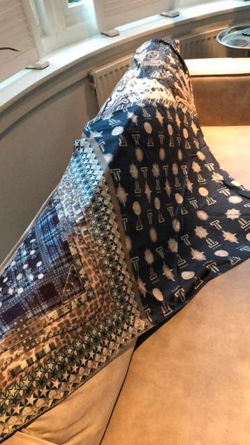 Mucho gusto sjaal shawl XL zijde blauw zgan beschikbaar voor biedingen