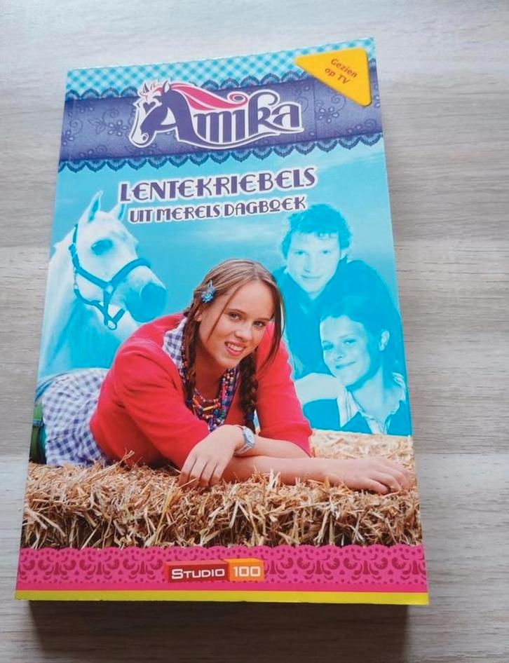 Amika: Lentekriebels - Studio 100, Boeken, Kinderboeken | Jeugd | onder 10 jaar, Zo goed als nieuw, Fictie algemeen, Ophalen of Verzenden