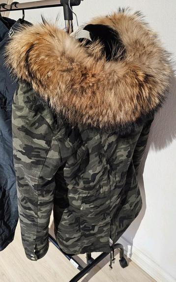 WeLoveFurs Parka met bont beschikbaar voor biedingen