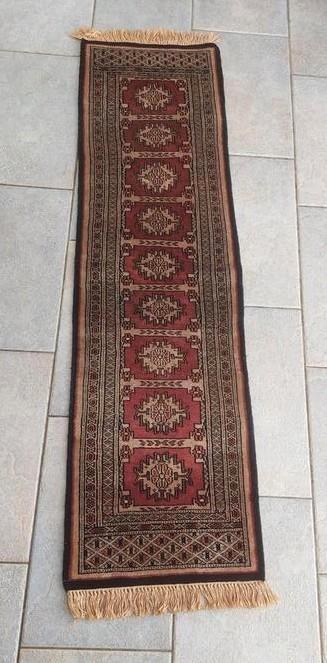 Nette tafelloper 160 x 46 cm beschikbaar voor biedingen