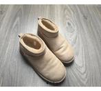 UGG, Kleding | Dames, Schoenen, Beige, Ophalen of Verzenden, Zo goed als nieuw, Pantoffels of Sloffen