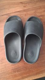 Yeezy Slides Maat 43, Slippers, Zwart, Ophalen of Verzenden, Zo goed als nieuw