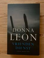 Vriendendienst - Donna Leon, Ophalen of Verzenden, Zo goed als nieuw