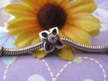 Pandora bedel P346 = bloemen rondom + zirkoniaas HELDER beschikbaar voor biedingen