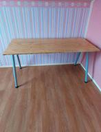 Bureau in nieuwstaat in hoogte verstelbaar, Ophalen, In hoogte verstelbaar, Zo goed als nieuw