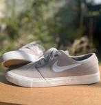 Nike Sneaker Grijs Stefan Janoski, Kleding | Heren, Schoenen, Ophalen of Verzenden, Zo goed als nieuw, Overige kleuren