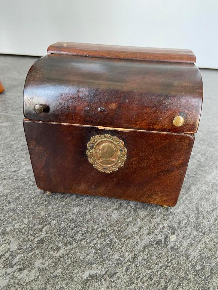 Antiek theekistje met medaillon mahonie fineer messing knop, Antiek en Kunst, Curiosa en Brocante, Ophalen of Verzenden