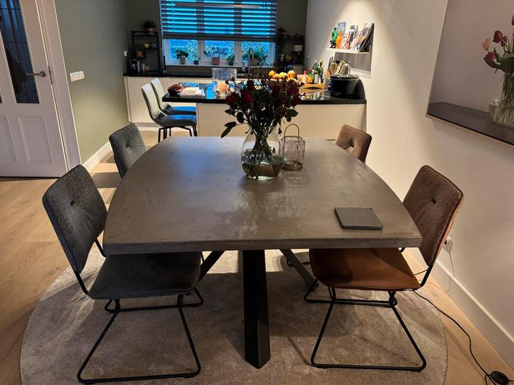 Tafel met 4 stoelen in goede staat, Huis en Inrichting, Tafels | Eettafels, Zo goed als nieuw, 100 tot 150 cm, 100 tot 150 cm