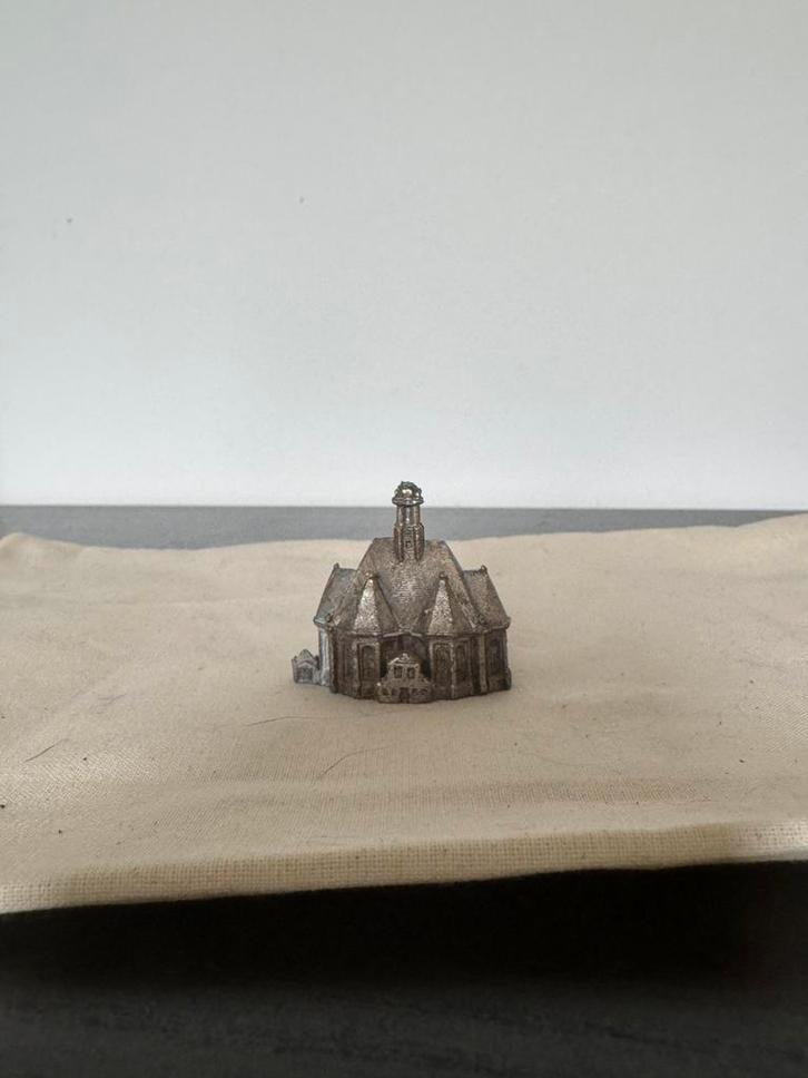 Vintage miniatuur kerkje in metaal – hol gegoten – curiosa, Antiek en Kunst, Antiek | Tin, Ophalen of Verzenden