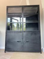 Vitrinekast, Huis en Inrichting, Ophalen, Met deur(en), 100 tot 150 cm, Zo goed als nieuw