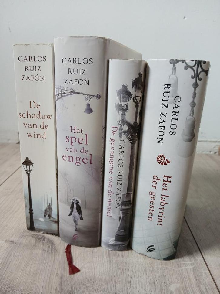 Carloz Ruiz Zafon - Vierluik Kerkhof der vergeten boeken, Boeken, Literatuur, Gelezen, Ophalen of Verzenden